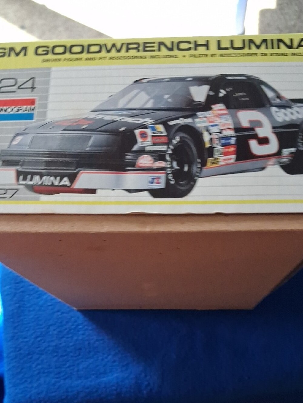 Lumina Racing Model Kit - Black - Picture 4 of 5